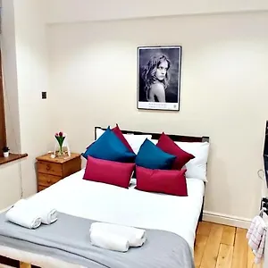 White's Row Resident Privatunterkunft London